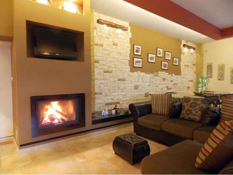 Hotel Castella Beach lobby.jpg