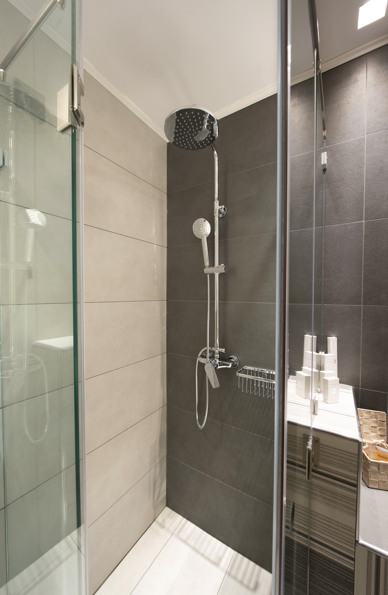 Hotel Castello City bathroom 1.jpg