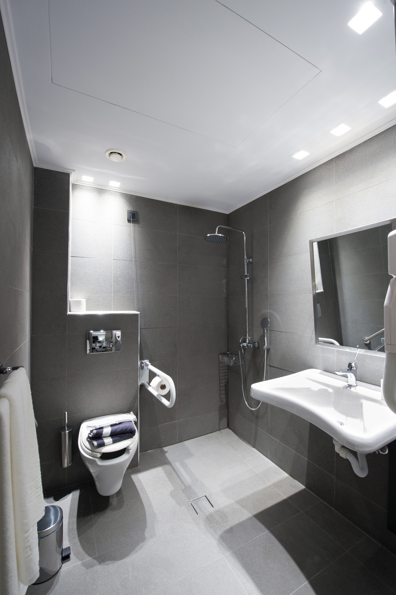 Hotel Castello City bathroom.jpg