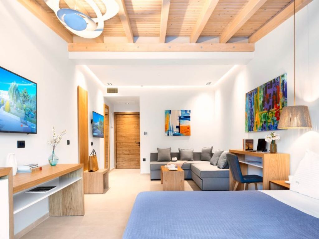 Chrousso Village Hotel-Renovirani junior suite.jpg