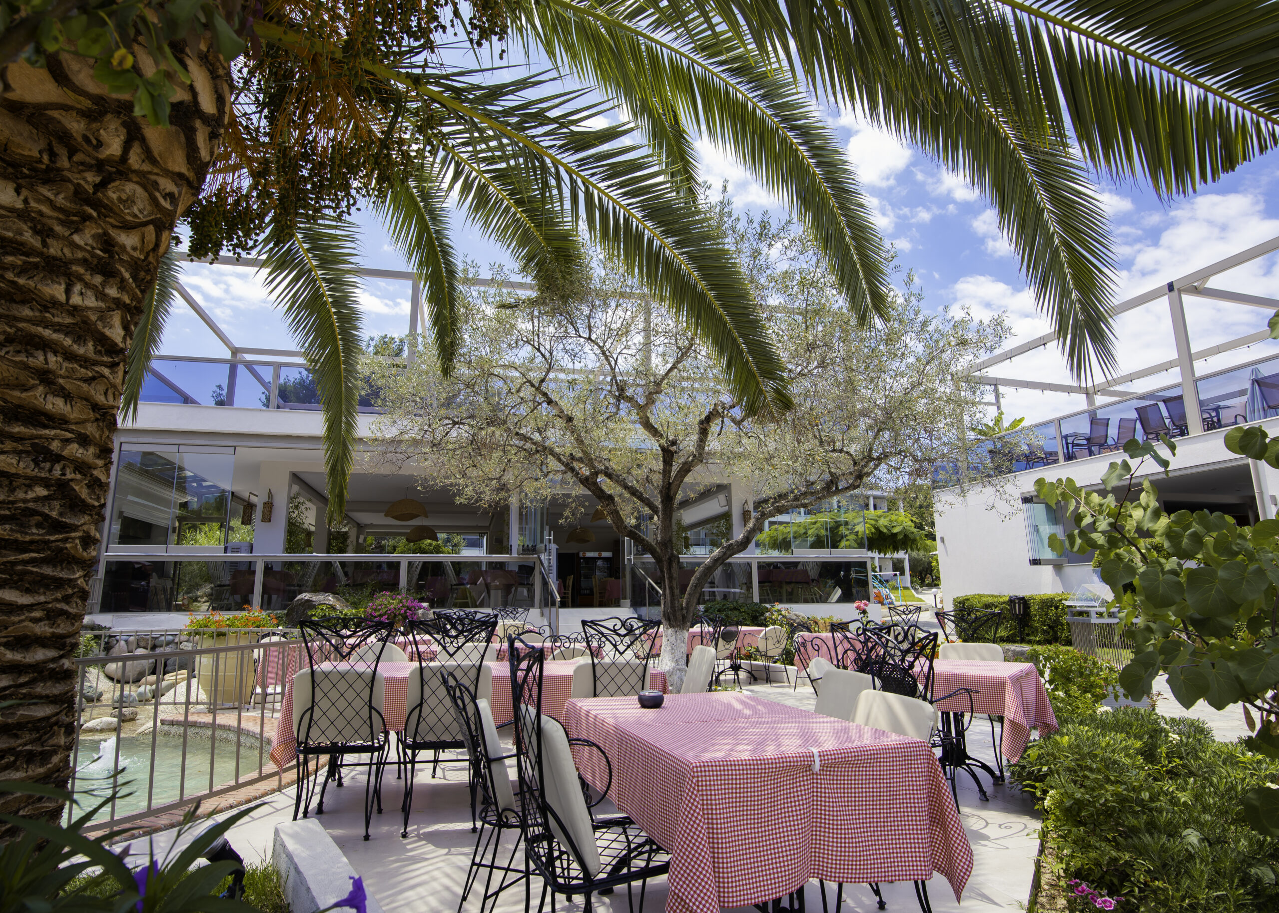 Hotel Chrousso Village-Terasa restorana.jpg