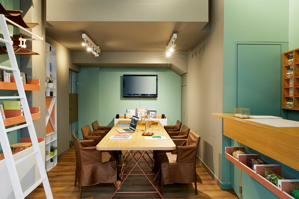 Hotel City meeting room.jpg