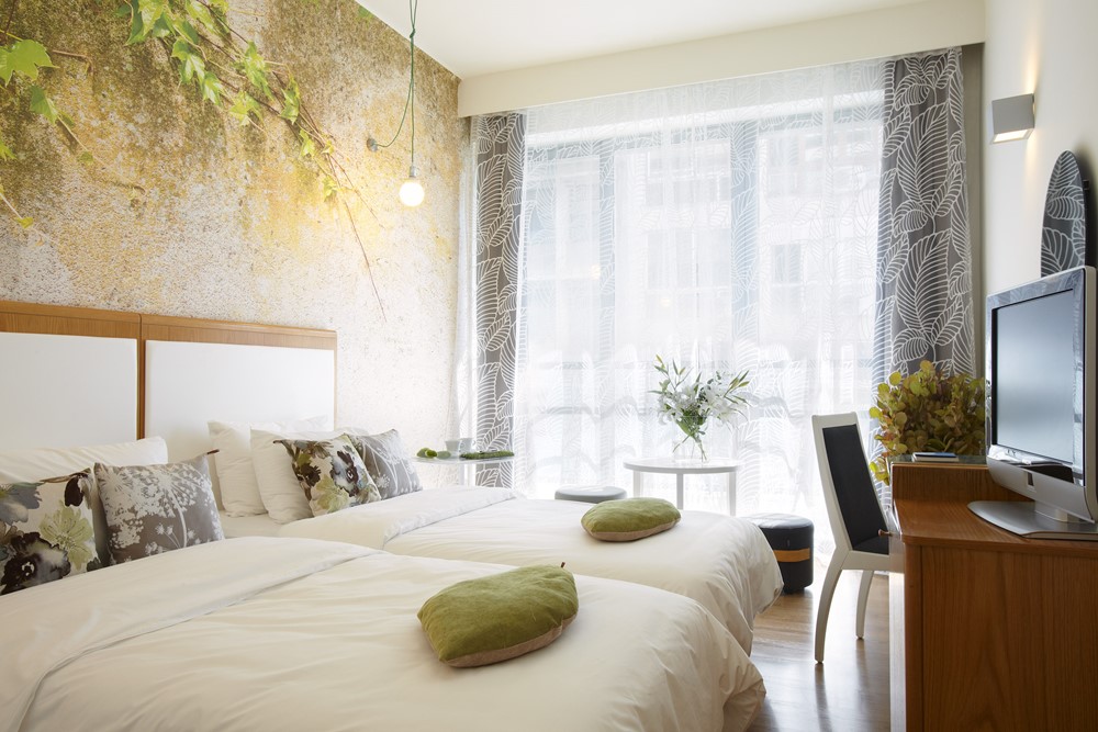 Hotel City twin room 1.jpg