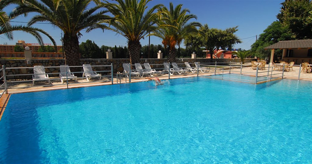 Hotel Cleopatra pool 2.jpg
