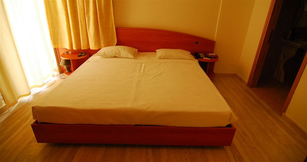 Hotel Cleopatra single room.jpg