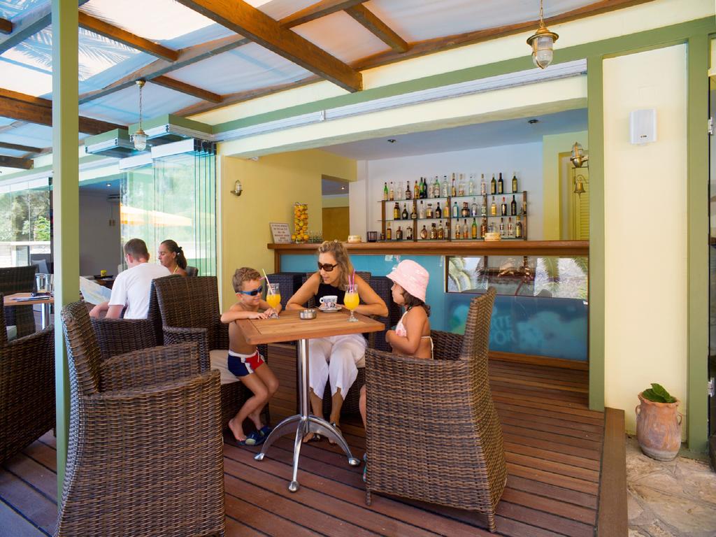 Hotel Cleopatra Beach bar.jpg
