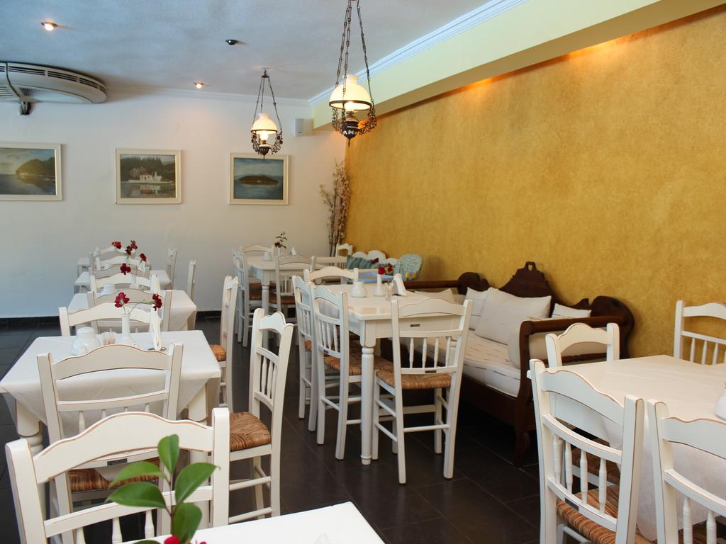 Hotel Cleopatra Beach breakfast room.jpg