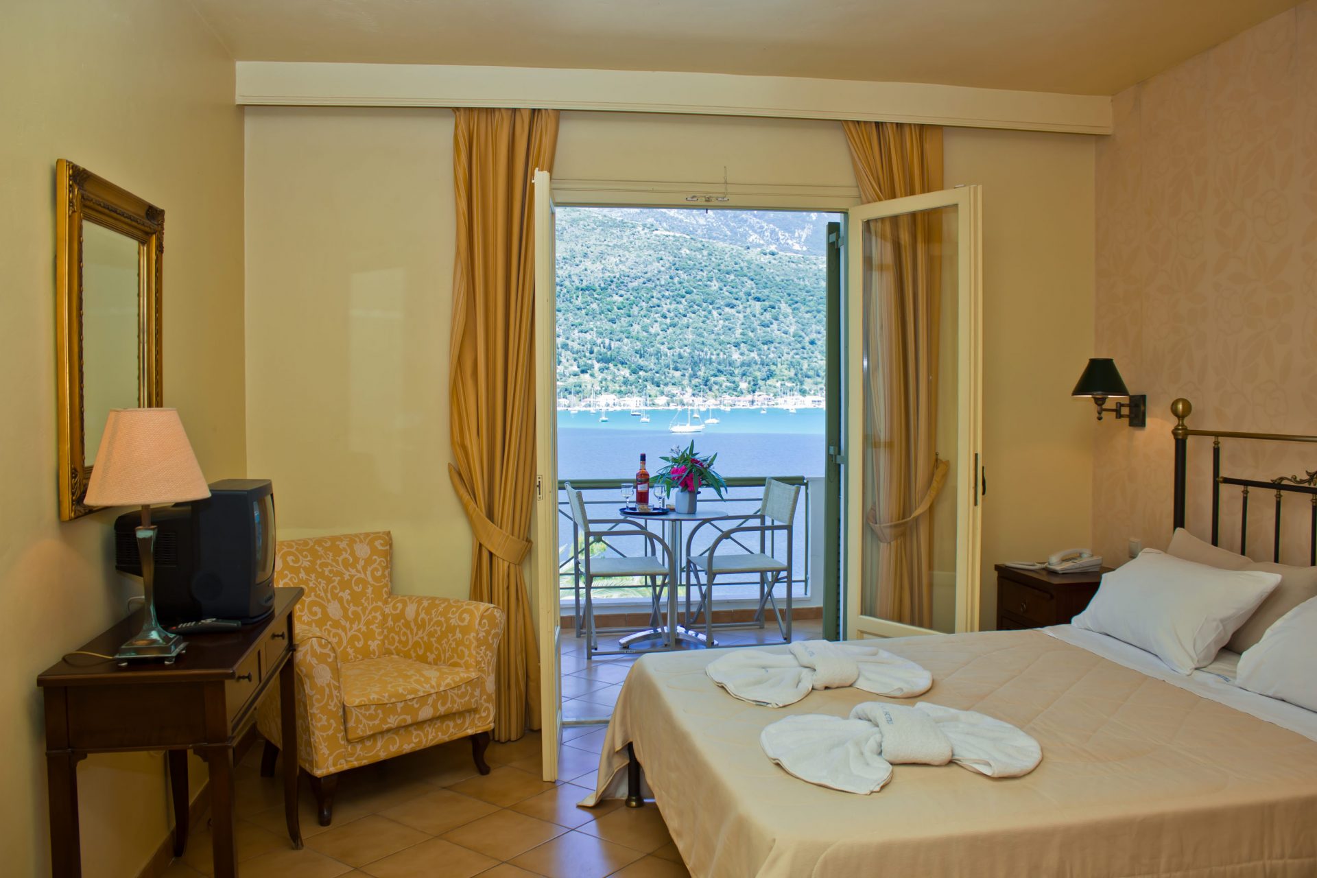 Hotel Cleopatra Beach double room 1.jpg