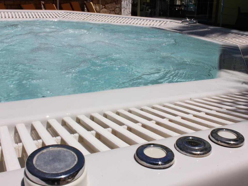 Hotel Cleopatra Beach jacuzzi.jpg