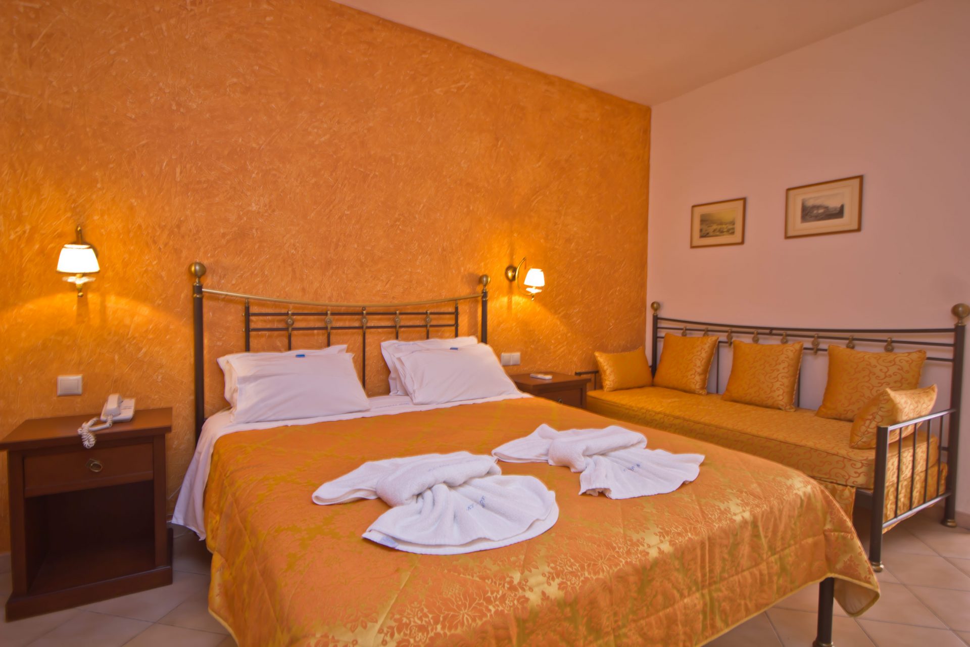 Hotel Cleopatra Beach triple room 1.jpg