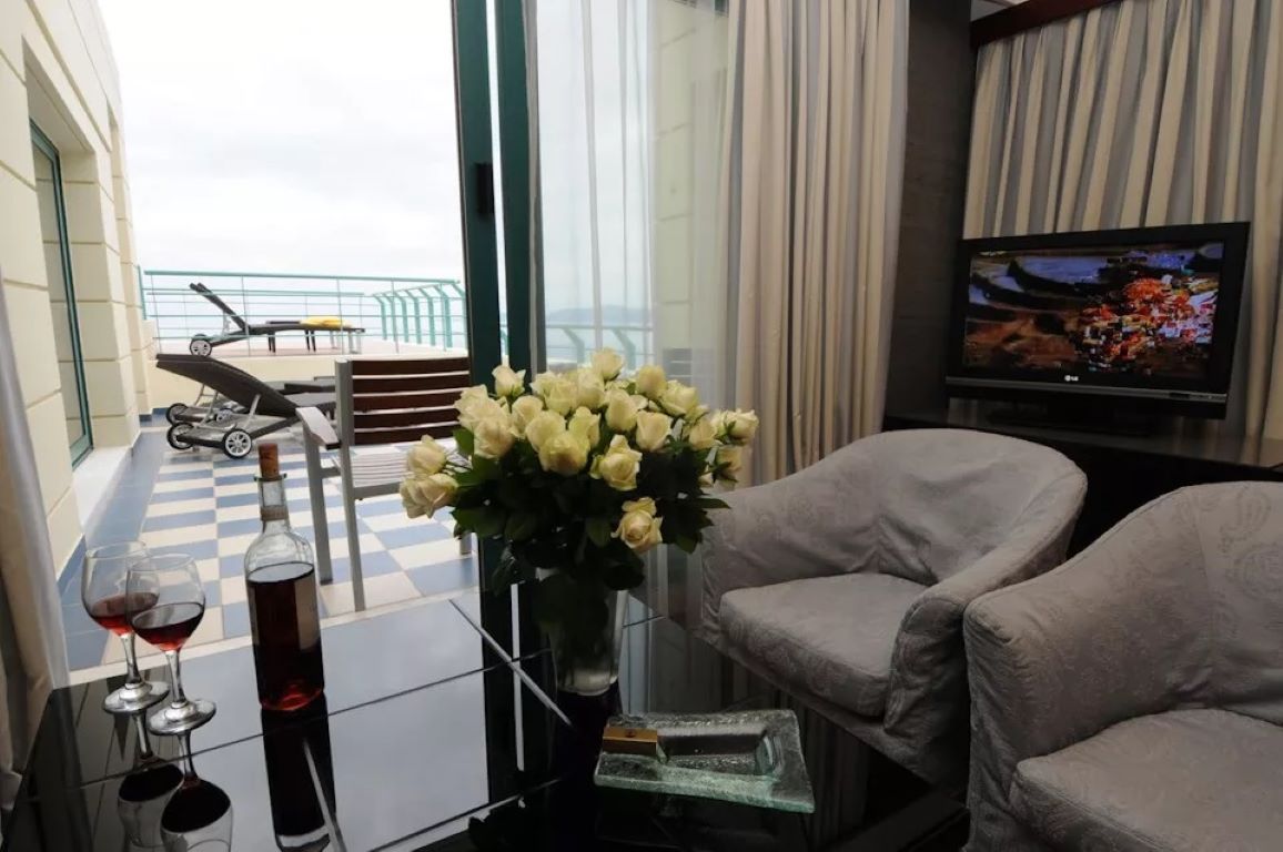 CLub Hotel Loutraki-Royal suite.jpg