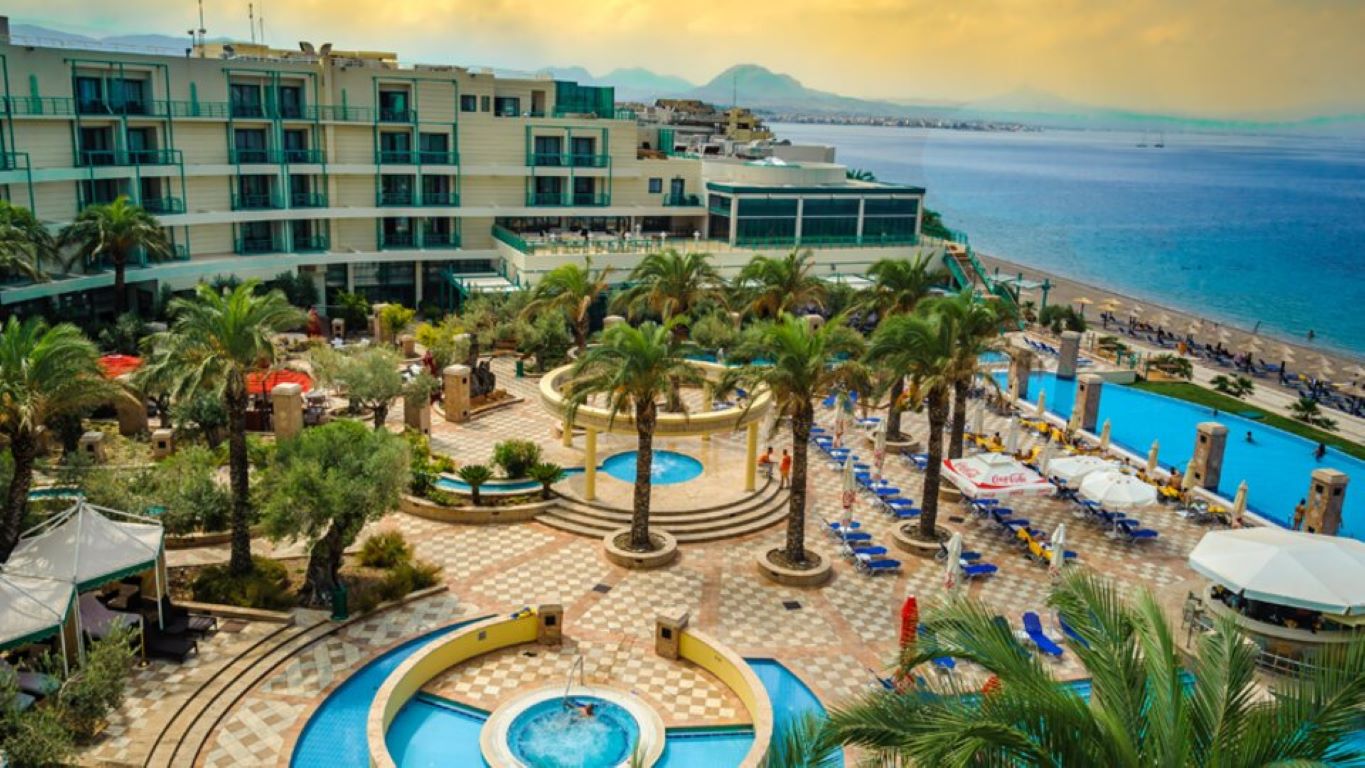 Club Hotel Loutraki-Bazeni.jpg