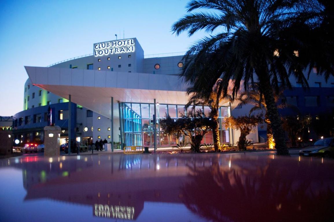 Club Hotel Loutraki-Hotel spolja.jpg