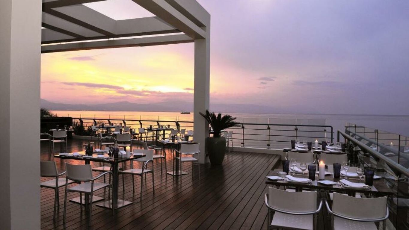 Club Hotel Loutraki-Terasa bara.jpg