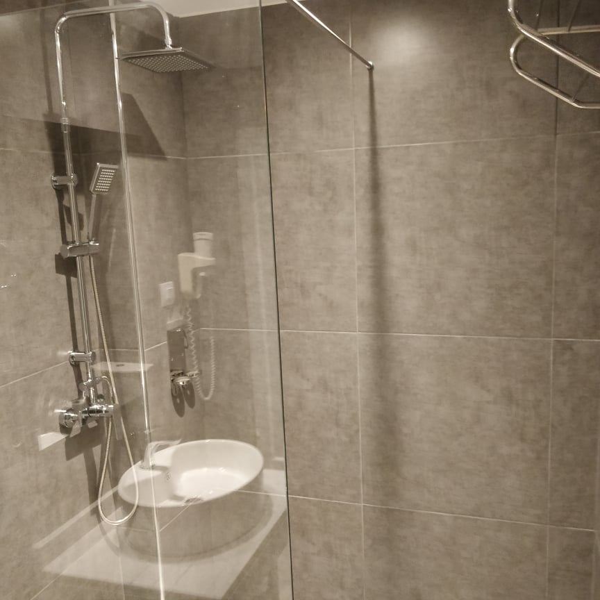 Hotel CNIC Gemini bathroom.jpg