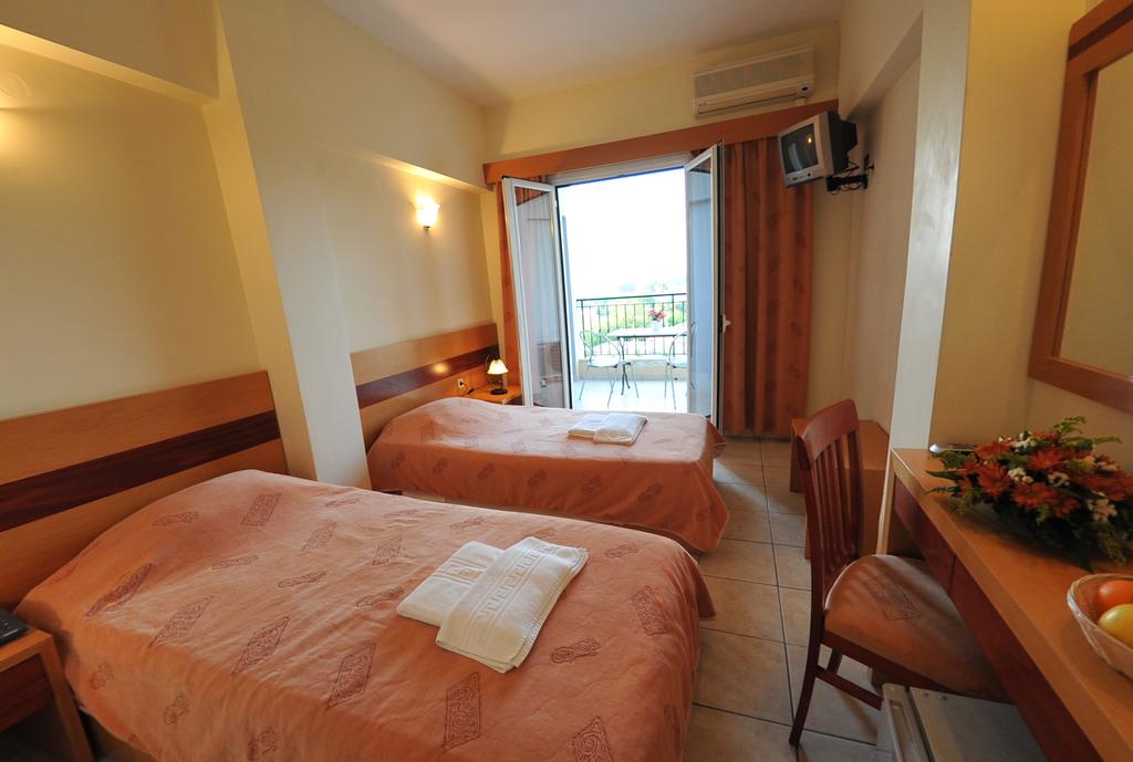 Hotel CNIC Hellinis double room 1.jpg