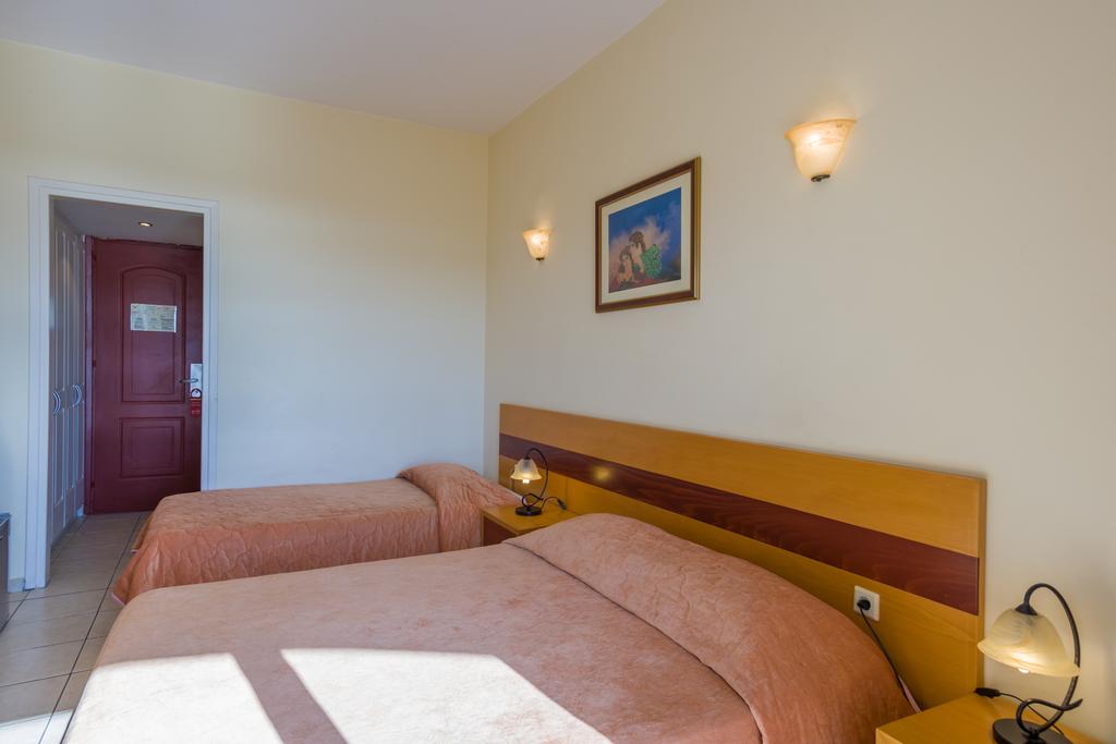 Hotel CNIC Hellinis double room 2.jpg