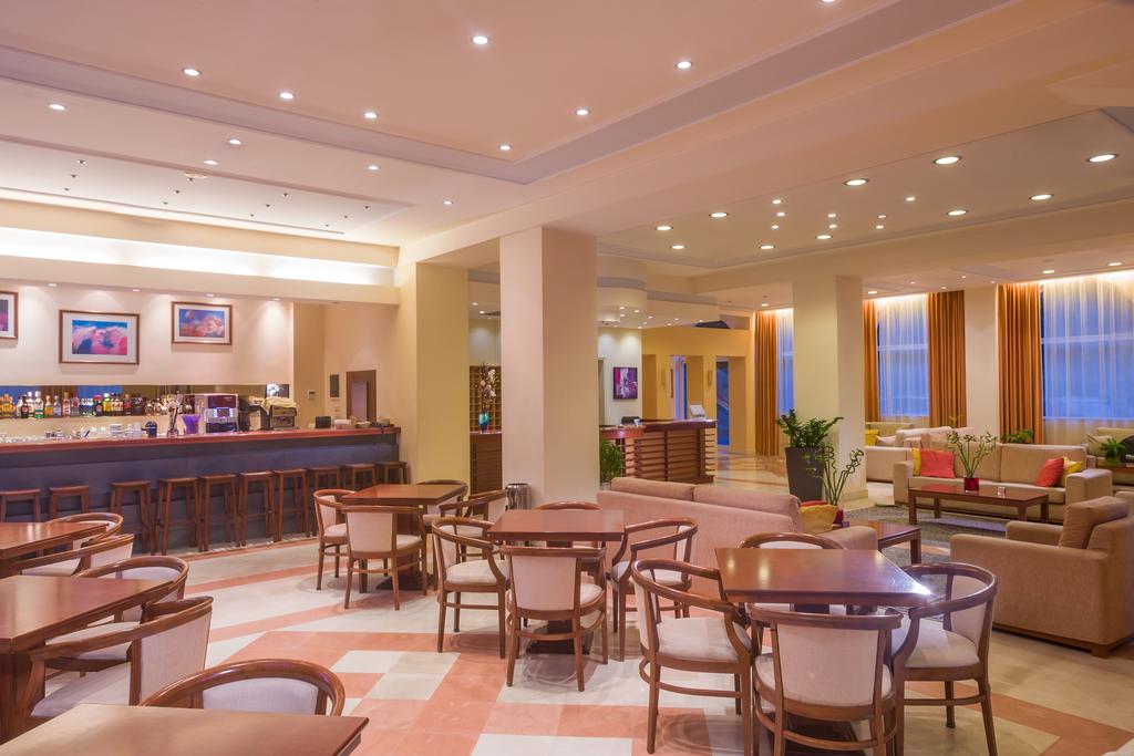 Hotel CNIC Hellinis lobby bar.jpg