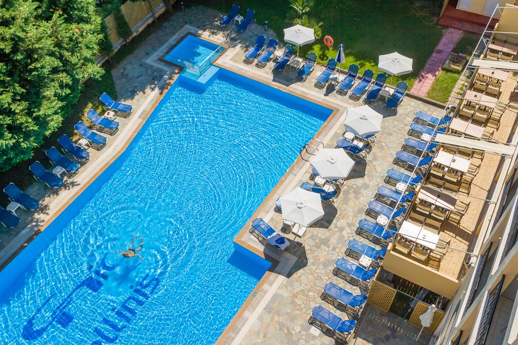 Hotel CNIC Hellinis pool.jpg