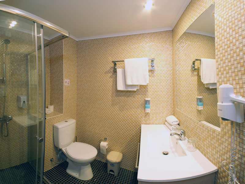 Hotel CNIC Paleo ArtNouveau bathroom.jpg
