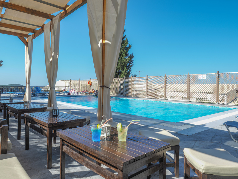 Hotel CNIC Paleo ArtNouveau roof pool bar.jpg