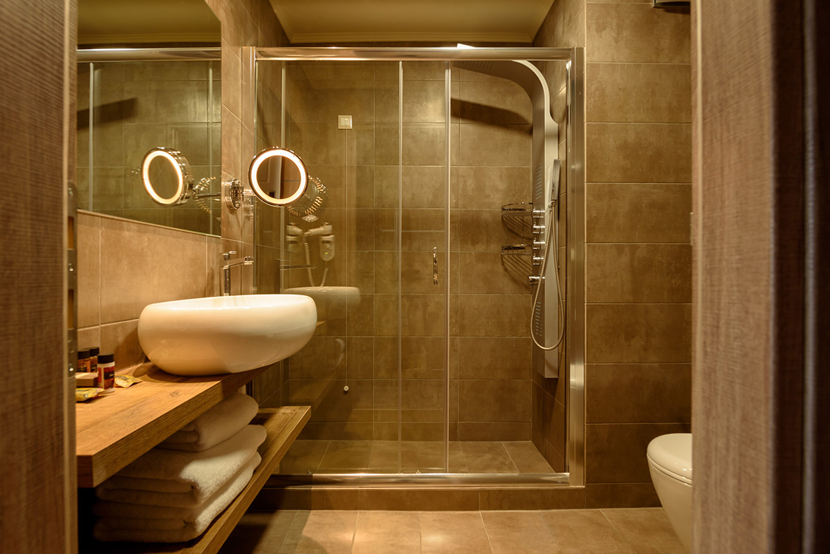 Hotel Congo Palace bathroom.jpg