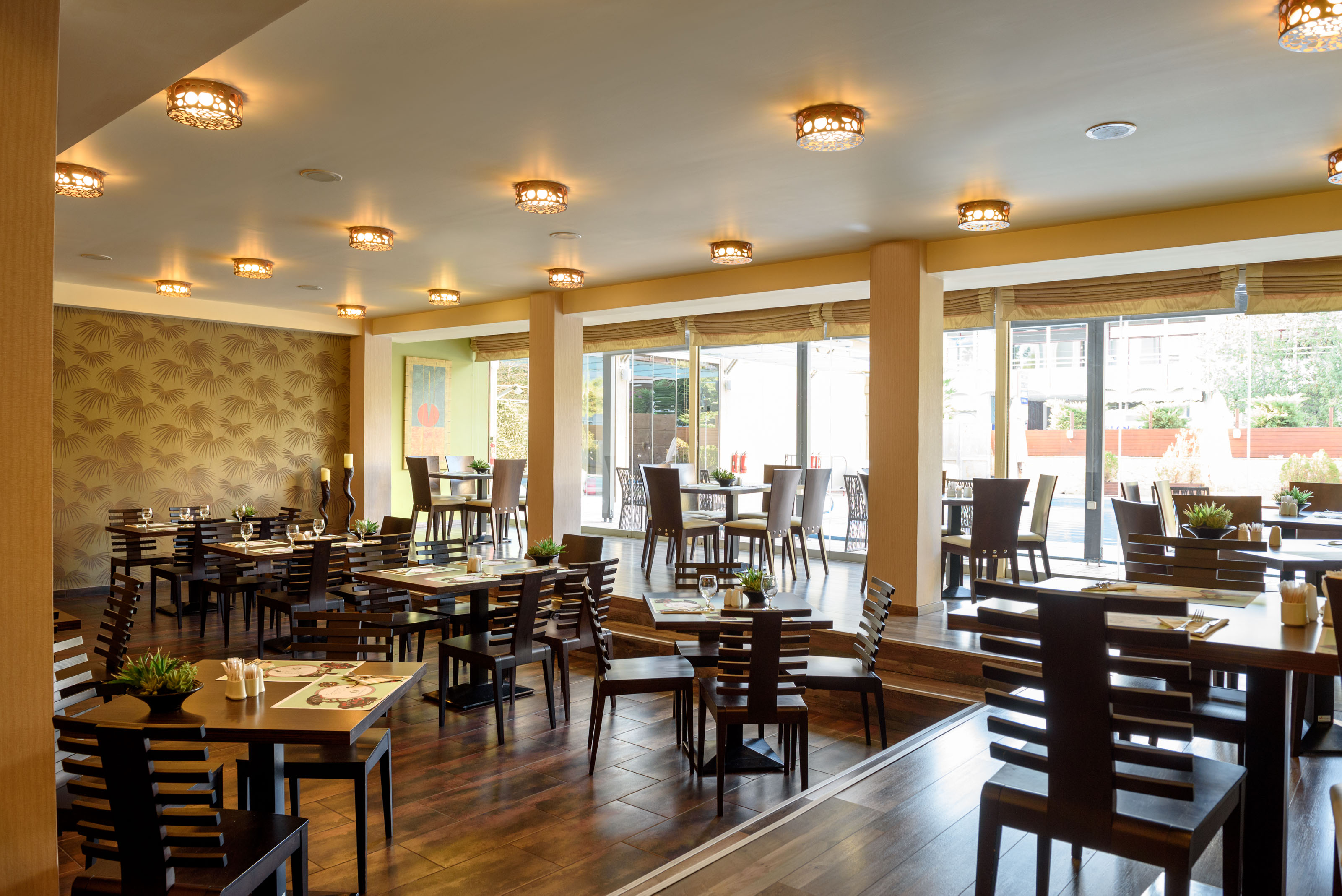 Hotel Congo Palace restaurant 1.jpg
