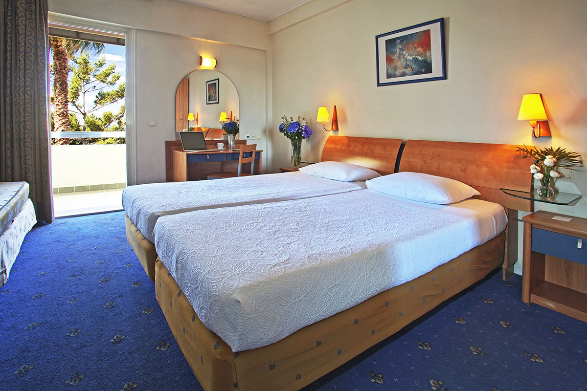 Hotel Congo Palace standard room.jpg