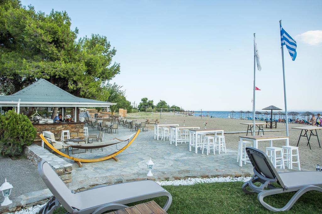 Hotel Coral Blue beach bar.jpg