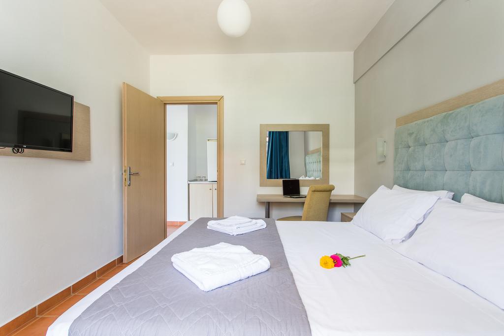 Hotel Coral Blue family room with connecting door.jpg