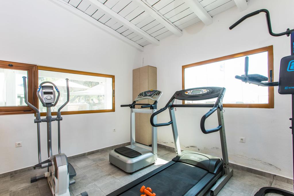 Hotel Coral Blue gym.jpg