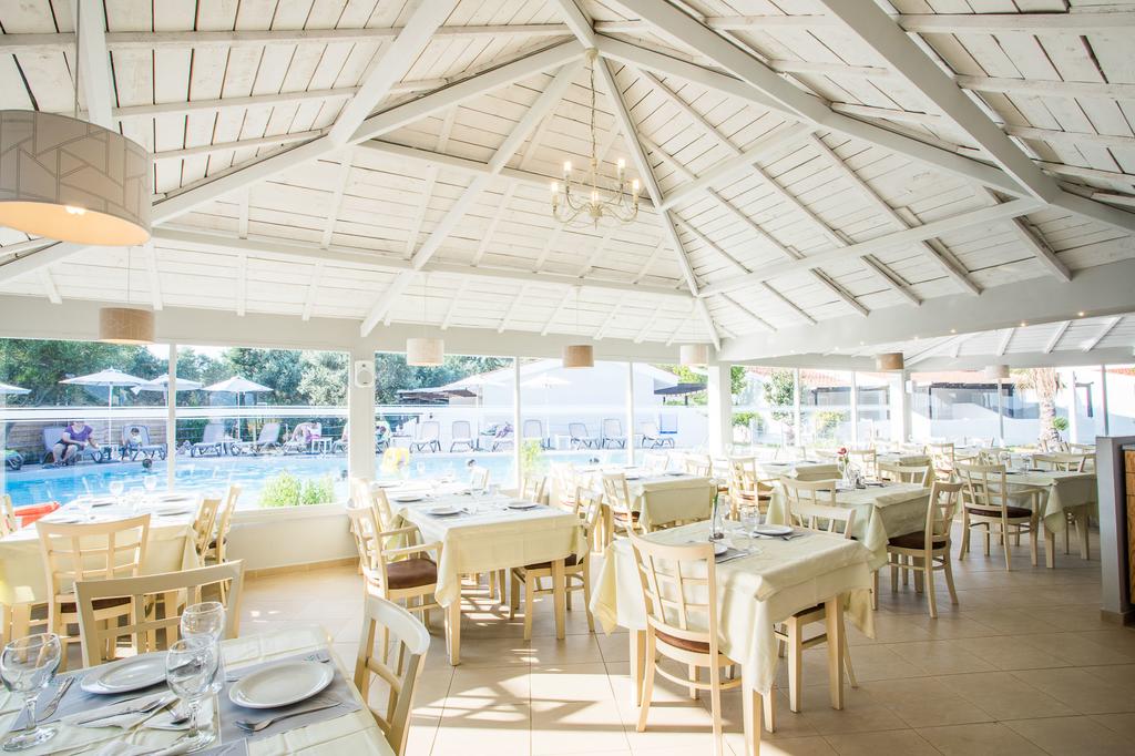 Hotel Coral Blue restaurant.jpg