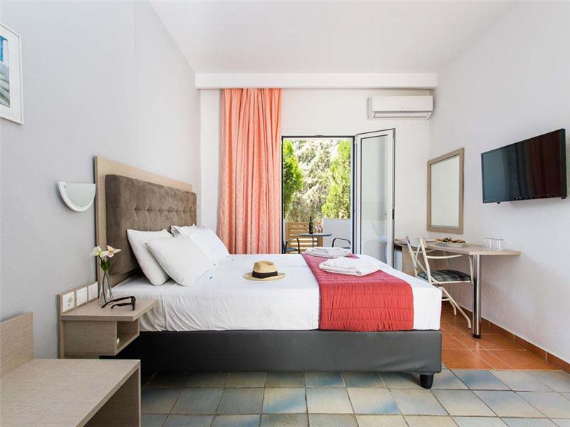 Hotel Coral Blue standard double room.jpg