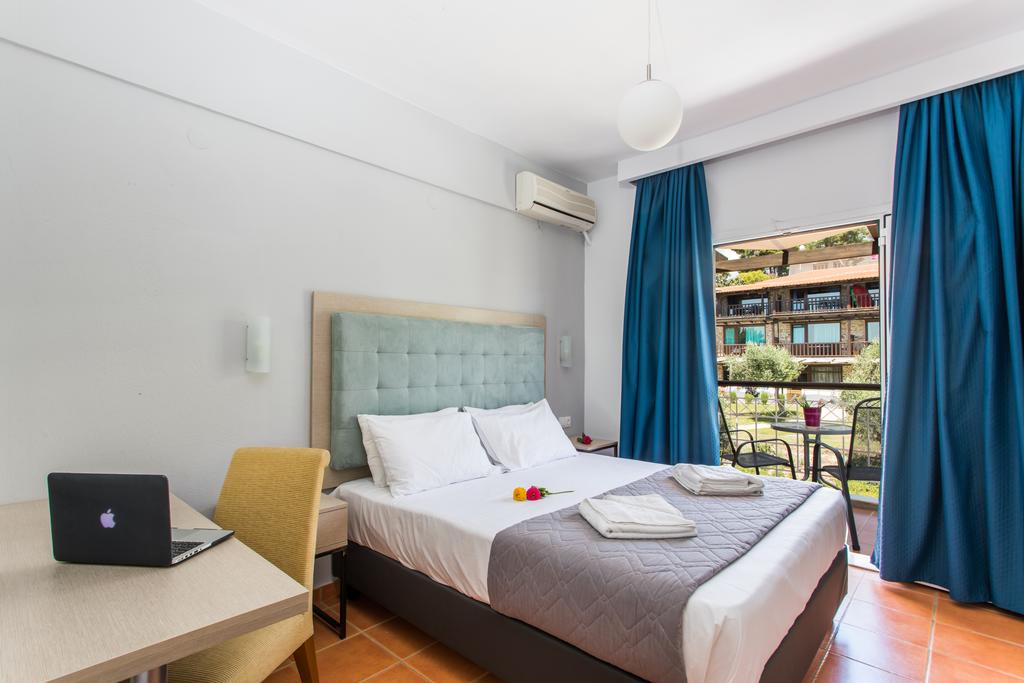 Hotel Coral Blue superior room.jpg