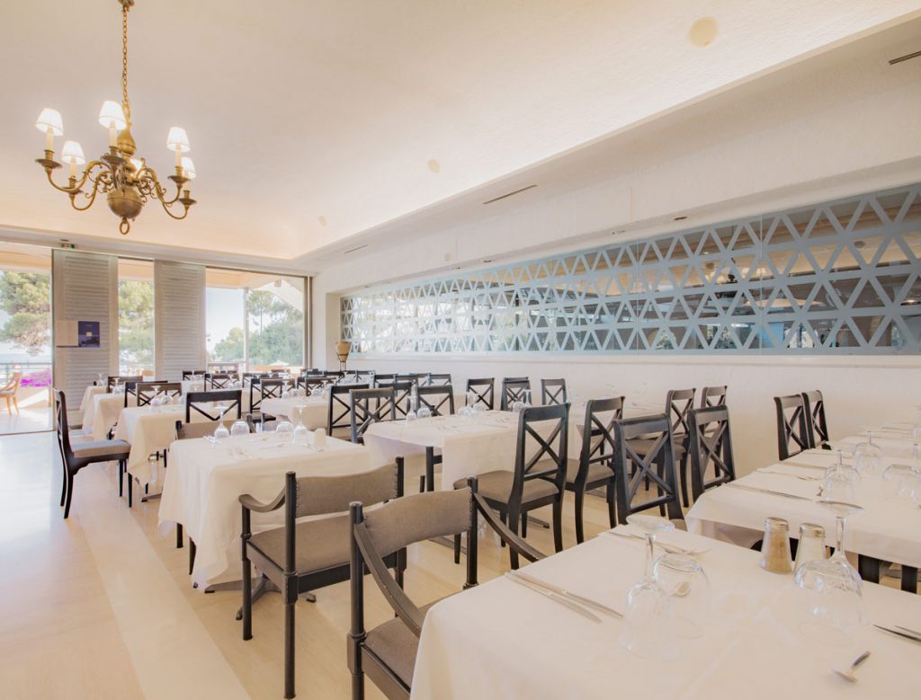 Corfu holiday palace hotel main restaurant.jpg
