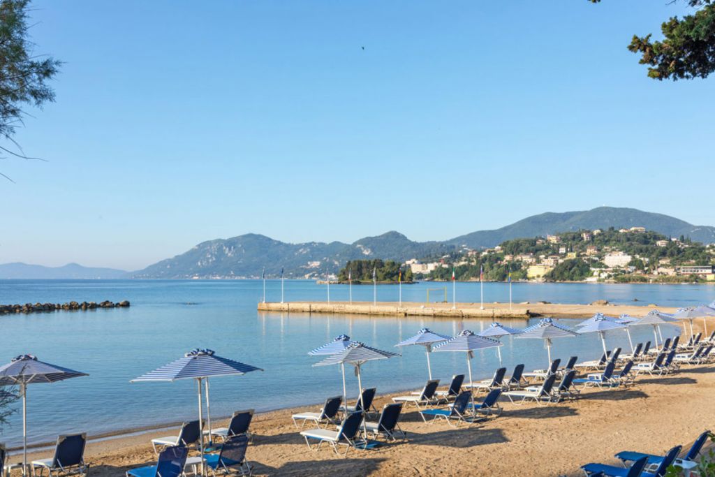 Corfu holiday palace hotel plaža.jpg