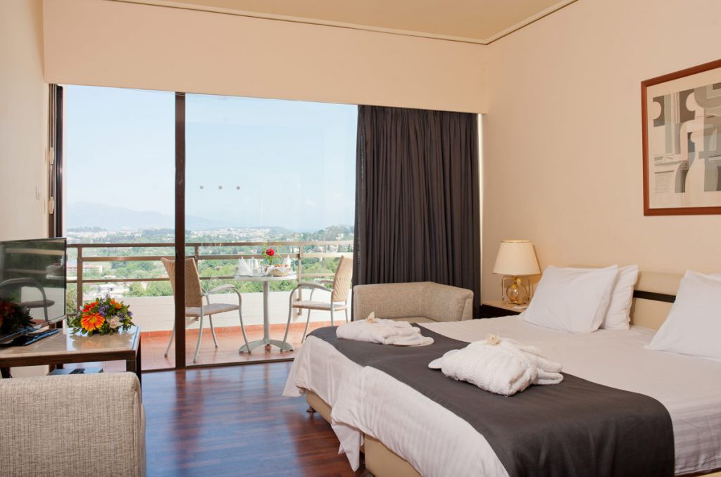 Corfu holiday palace hotel standard pogled jezero soba 1.jpg