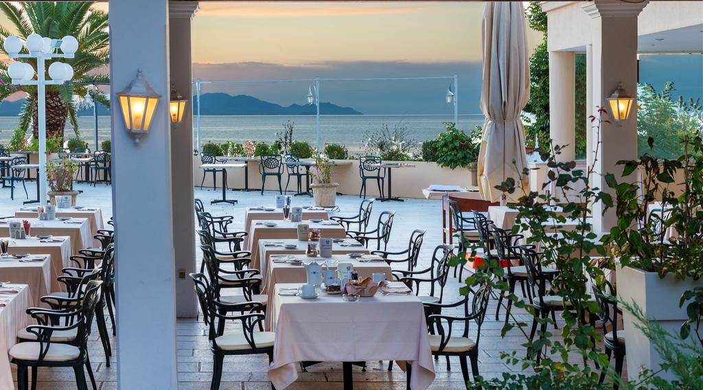 Hotel Corfu Palace Byzantio restaurant _ bar.jpg