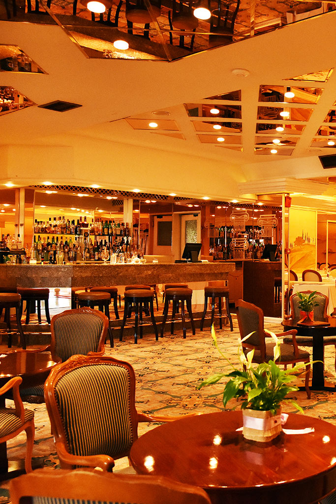 Hotel Corfu Palace Scheria bar.jpg