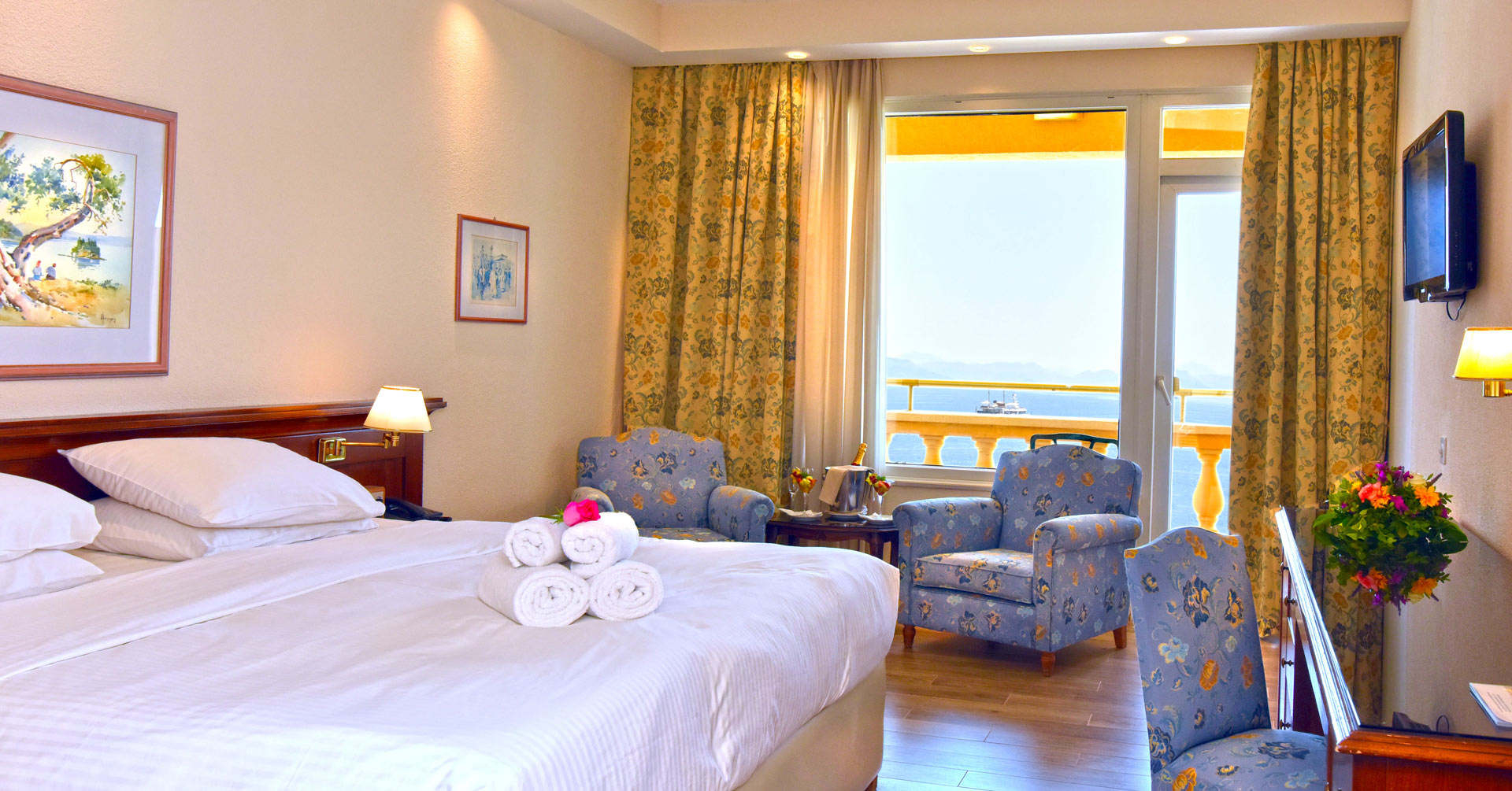 Hotel Corfu Palace junior suite.jpg