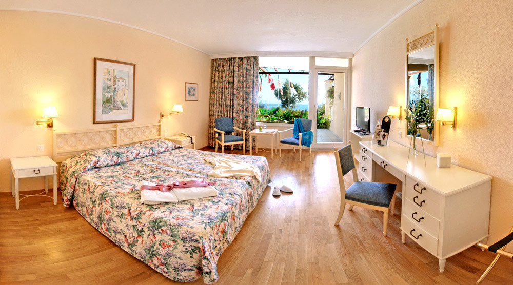 Hotel Corfu Palace superior double room with terrace.jpg