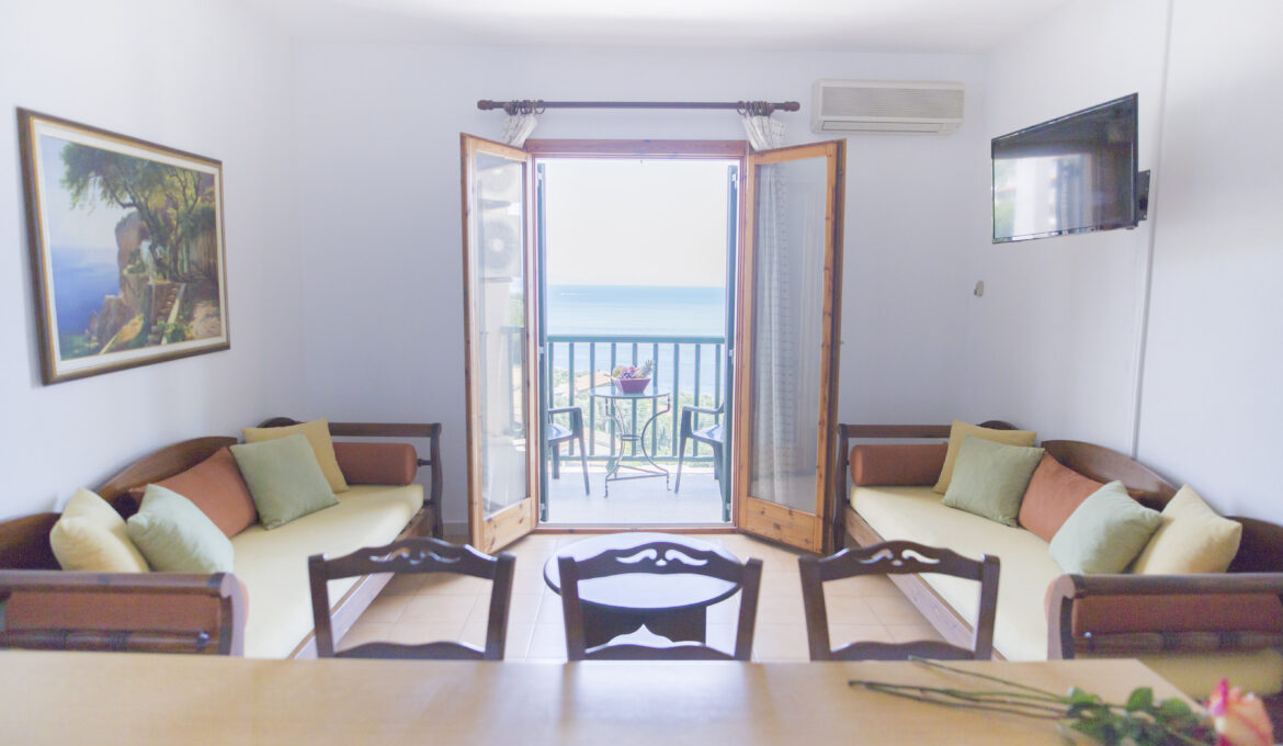 Corfu Aquamarine (ex. Residence) hotel standard apartman dnevna soba.jpg