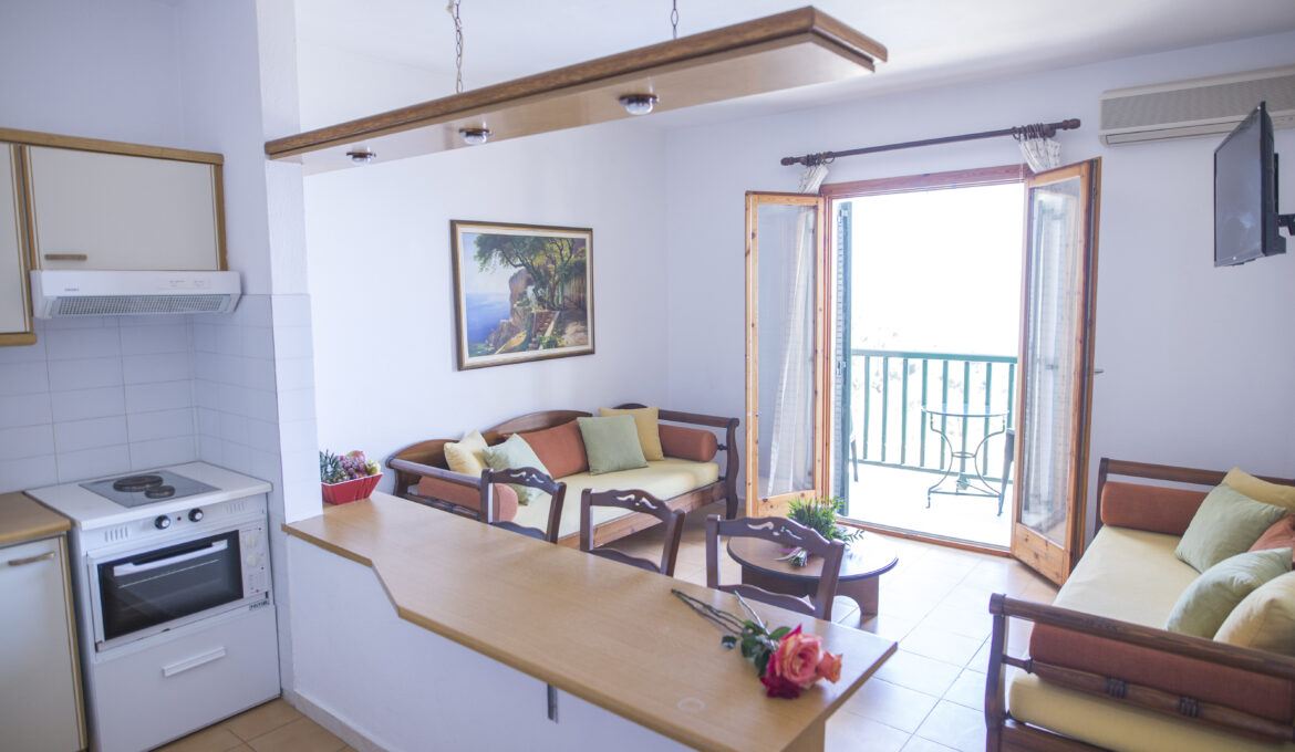 Corfu Aquamarine (ex. Residence) hotel standard apartman sa dve spavaće sobe dnevna soba.jpg