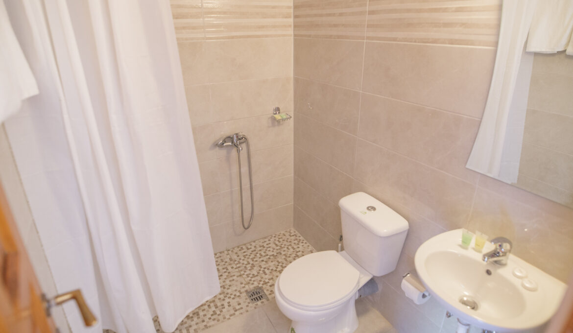 Corfu Aquamarine (ex. Residence) hotel standard soba kupatilo.jpg