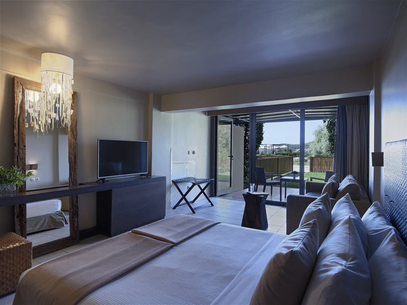 Hotel Aegeon Beach triple room.jpg