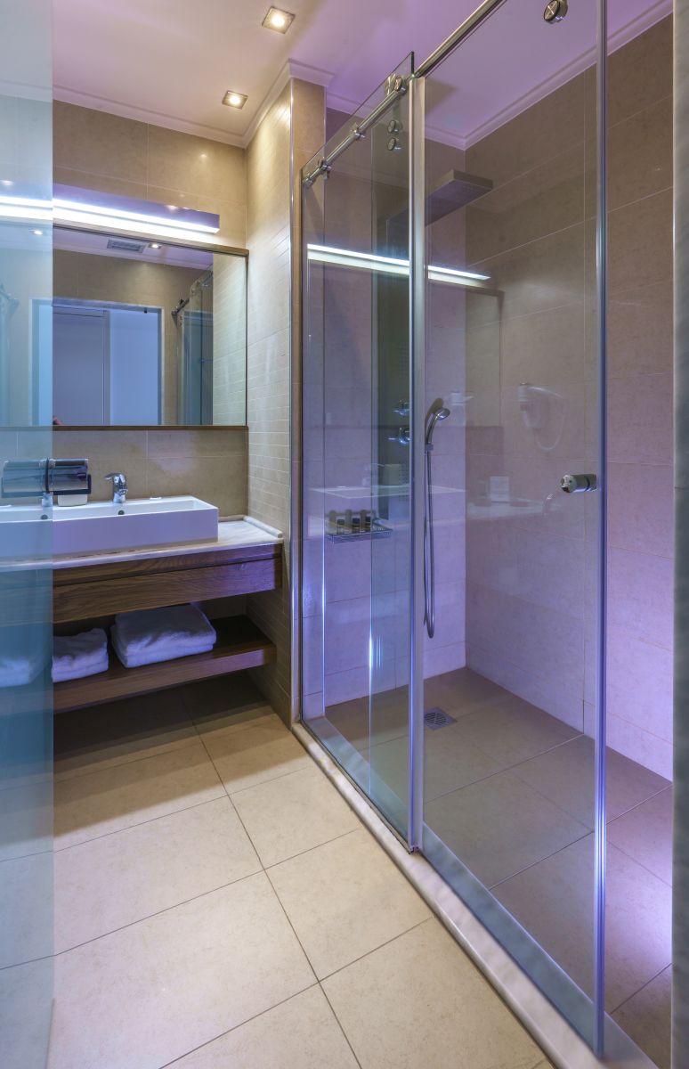 Cosmopolitan hotel _ spa superior soba kupatilo.jpg