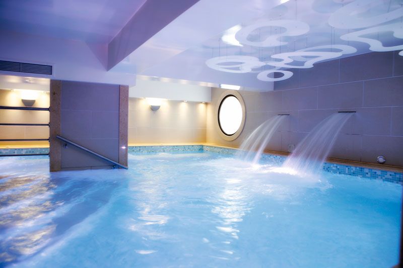 Cosmopolitan hotel _ spa unutršnji bazen.jpg