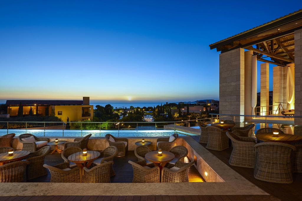 Hotel Costa Navarino Romanos bar.jpg