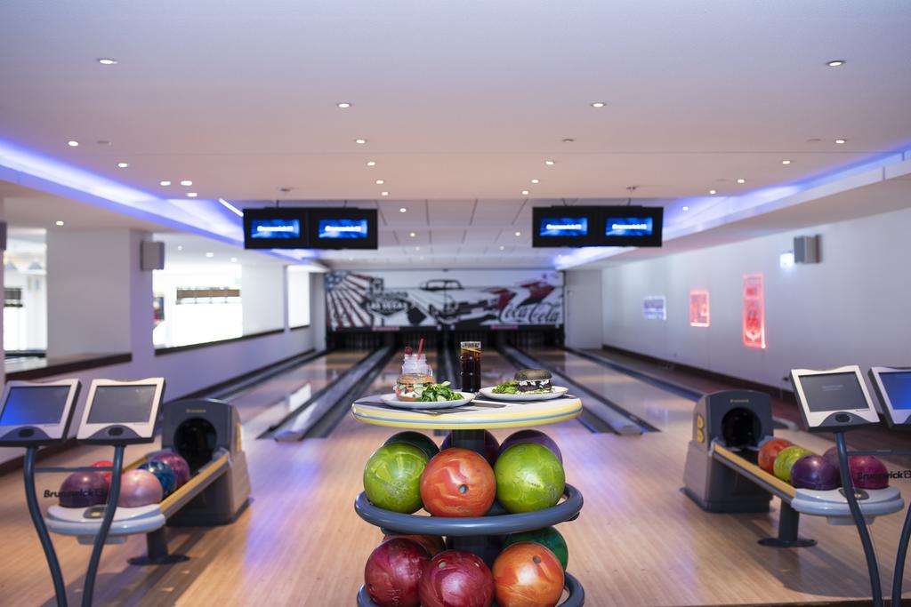 Hotel Costa Navarino Romanos bowling.jpg