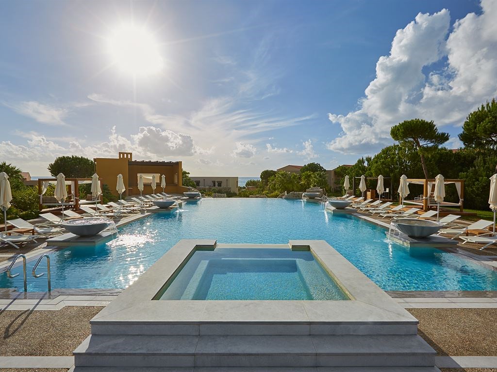 Hotel Costa Navarino Westin pool.jpeg